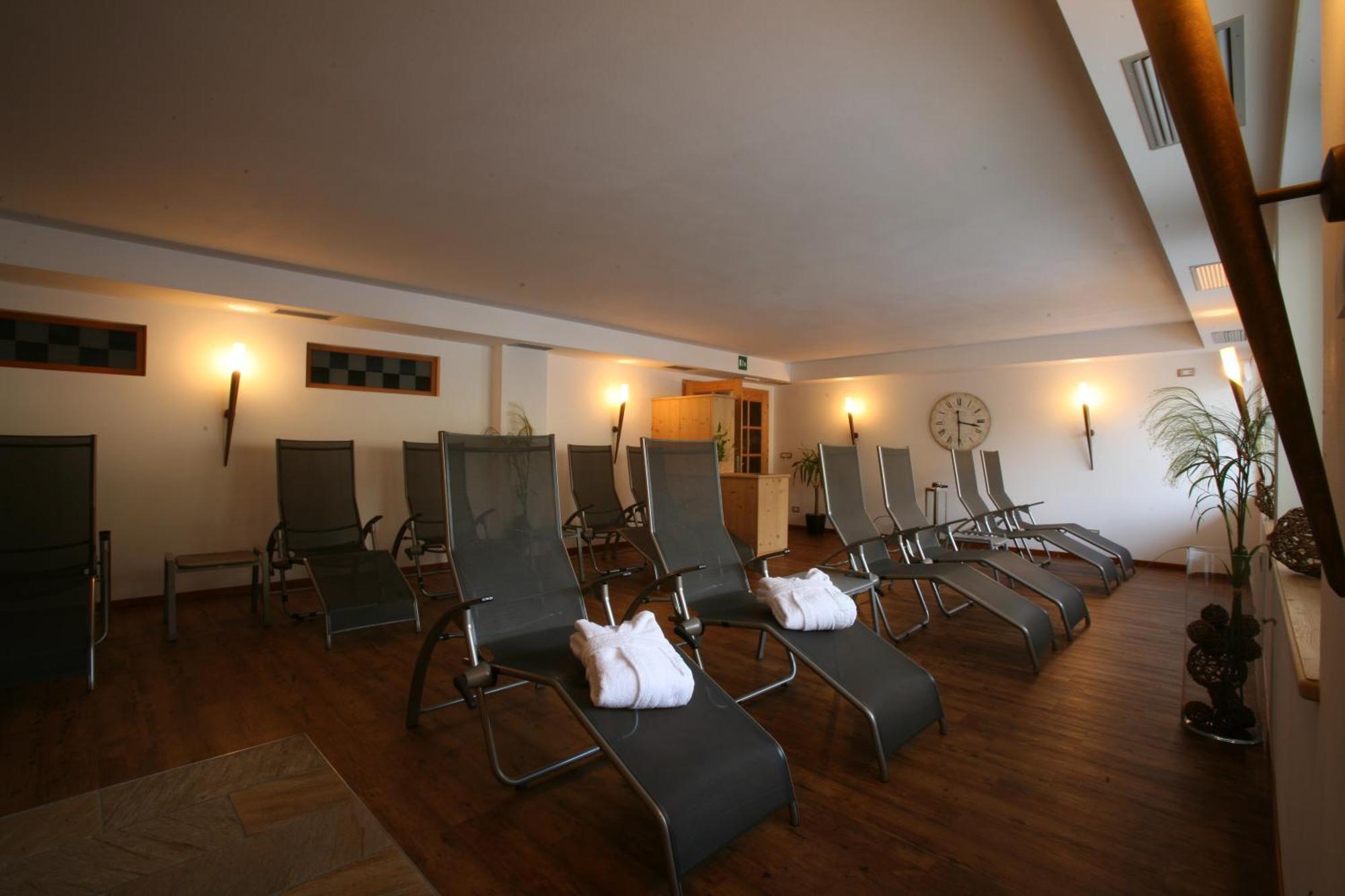 Garni Hotel Bel Vert Сельва-ди-Валь-Гардена Экстерьер фото