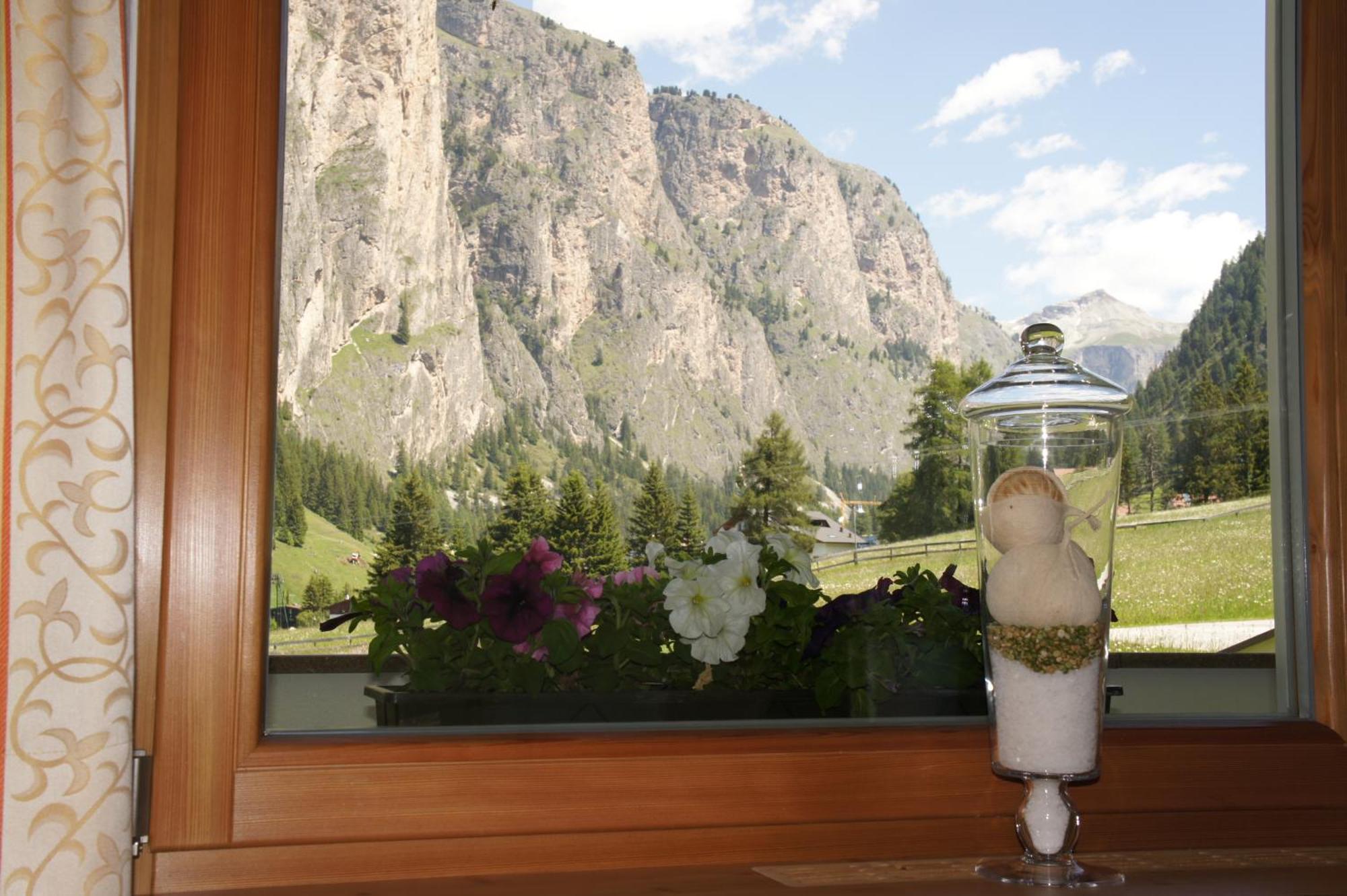 Garni Hotel Bel Vert Сельва-ди-Валь-Гардена Экстерьер фото